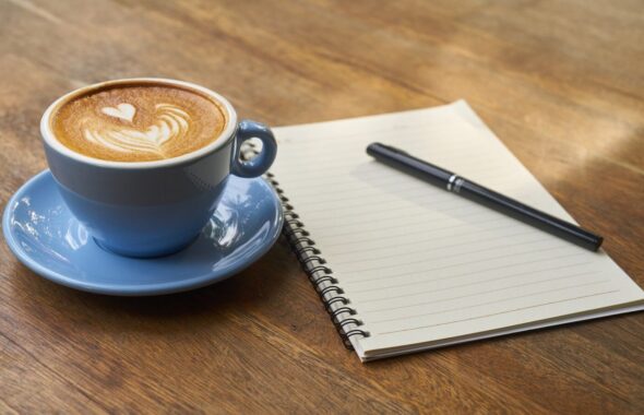 コーヒーとペンとメモ帳