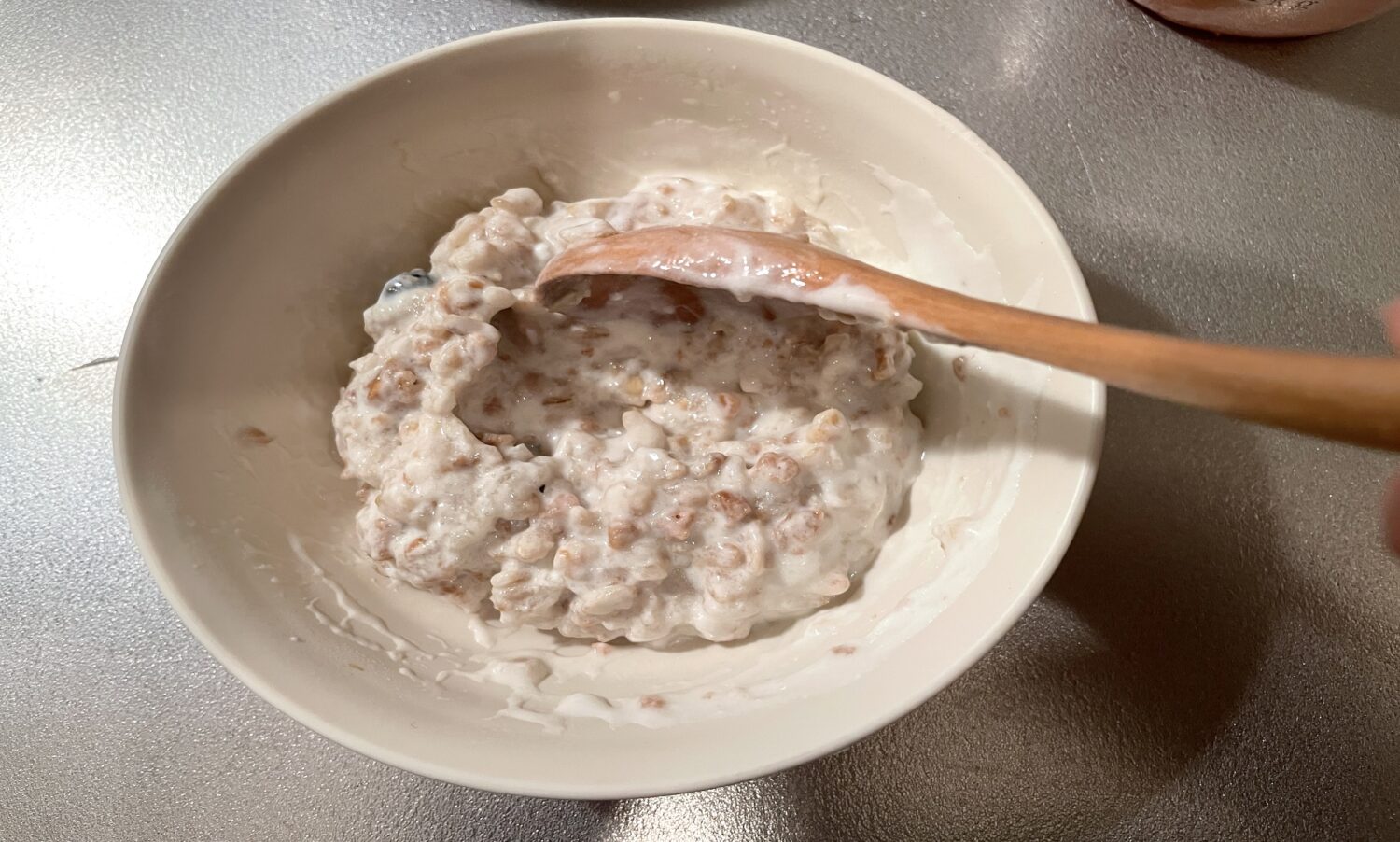 朝ご飯にちょうど良い!!美味しいオートミールの蜂蜜バナナヨーグルト HAKE FITNESS